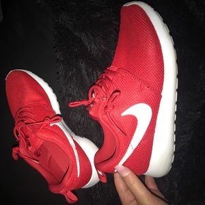 Red Nike roshe