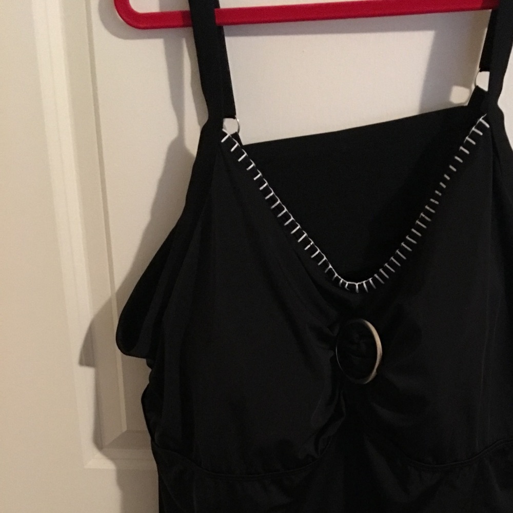 Jessica's London 32plus swim top
