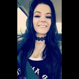 Meet your Posher, Holly