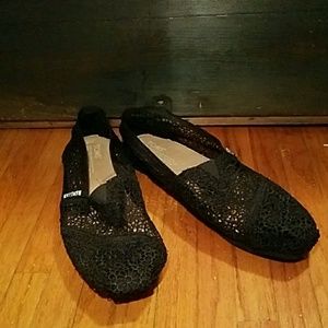 Like New Lace TOMS
