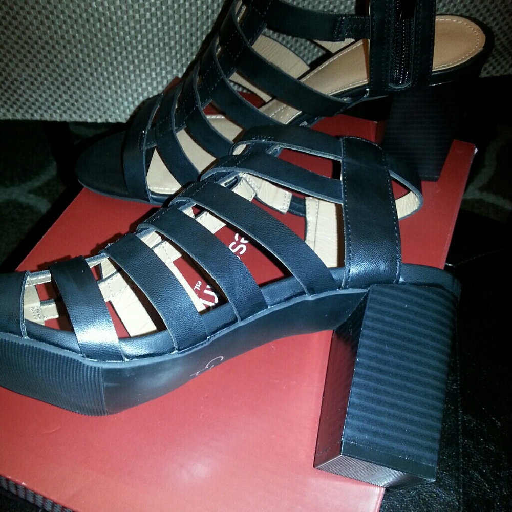 Sandals - Picture 4 of 4