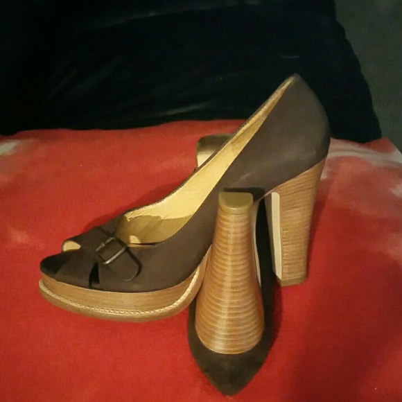 "Micheal Kors" Heels - Picture 3 of 3