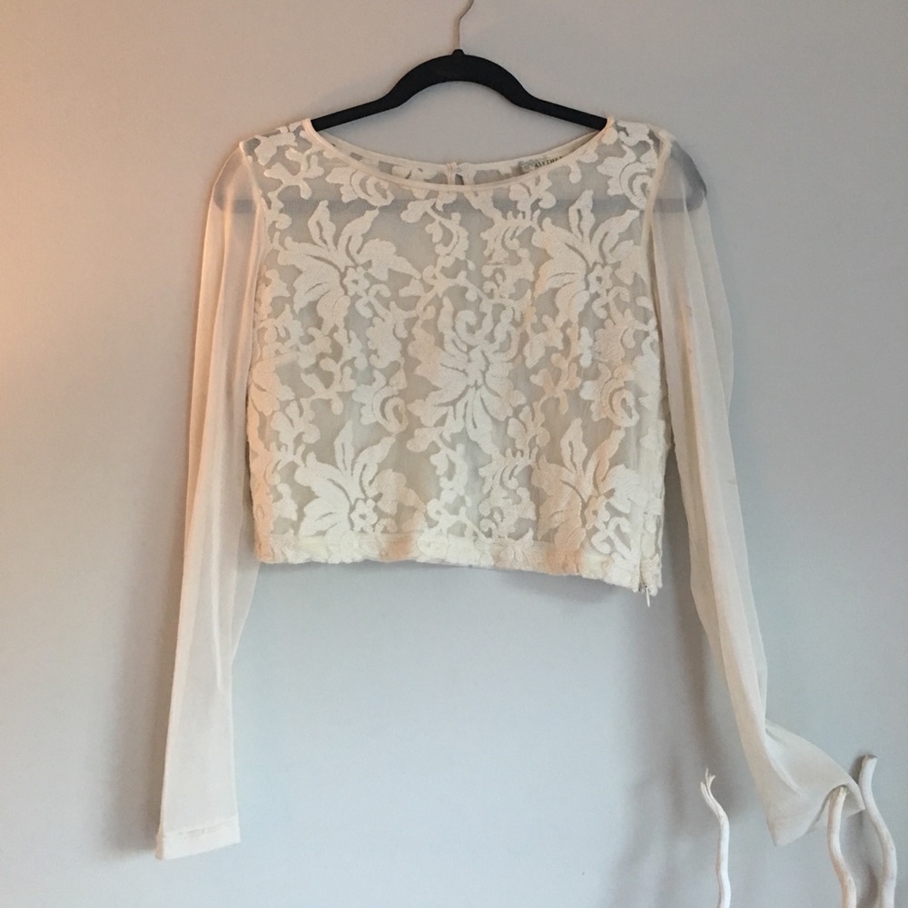 🆕 Lace and sheer arm cream crop top!!!