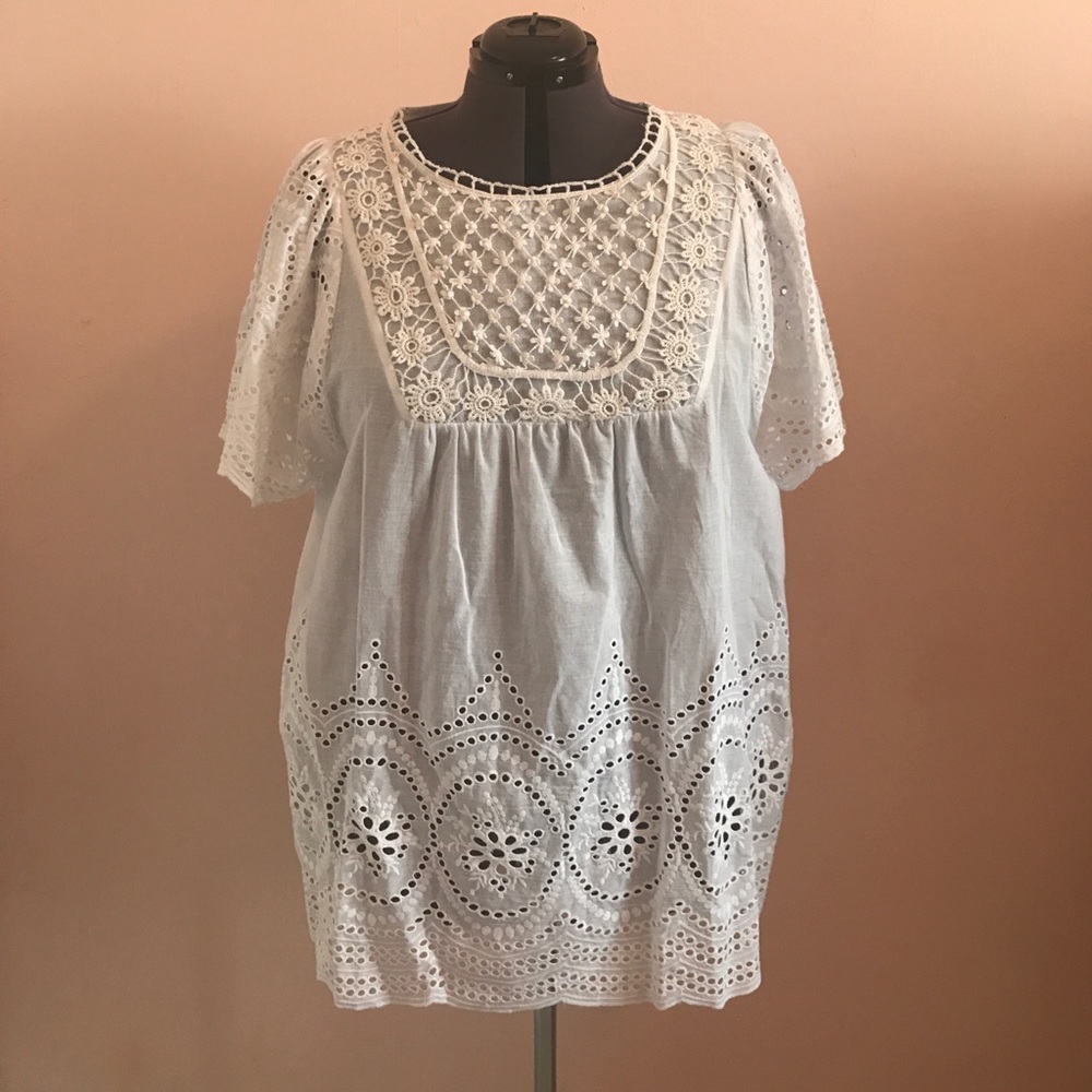 NWT White Plus Size White Eyelet Tunic