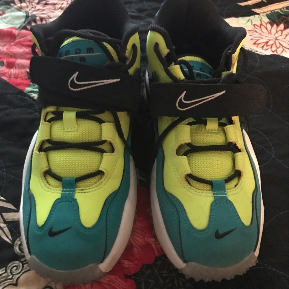 Nike shoes 6y. 8 wom