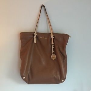 ❌SOLD ❌Michael Kors Brown Zipper Tote