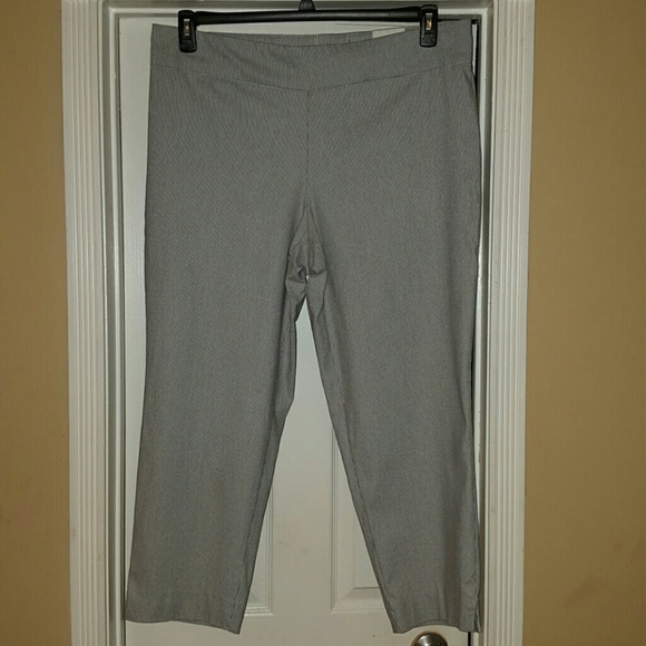 White Stretch Capris - Picture 2 of 4
