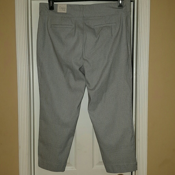 White Stretch Capris - Picture 3 of 4
