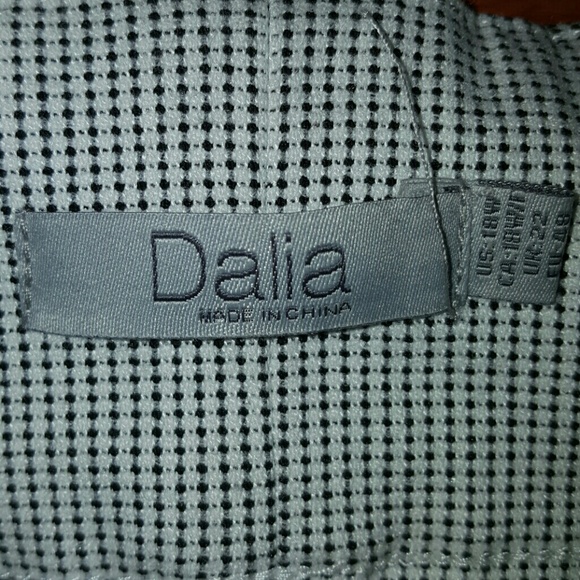 White Stretch Capris - Picture 4 of 4