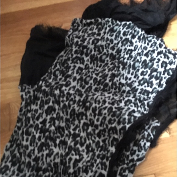 Black and white scarf - Picture 2 of 2