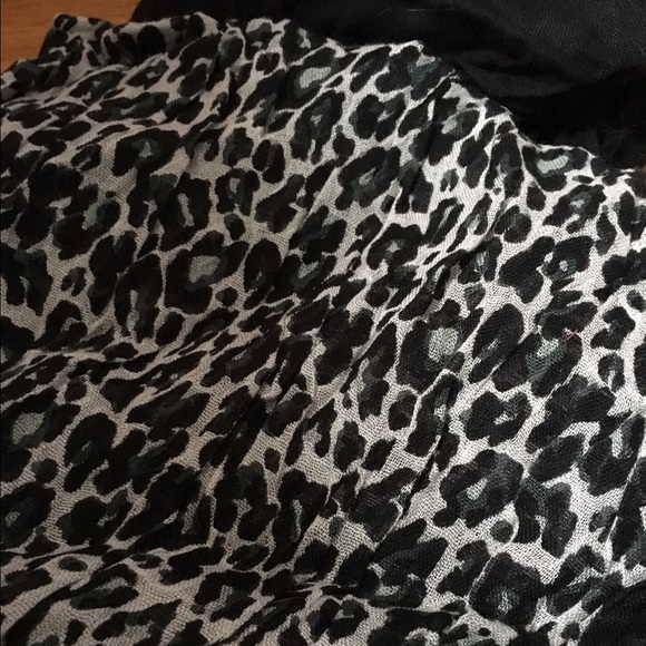 Black and white scarf - Picture 1 of 2