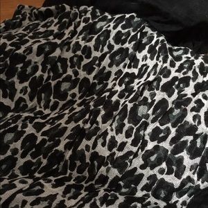 Black and white scarf