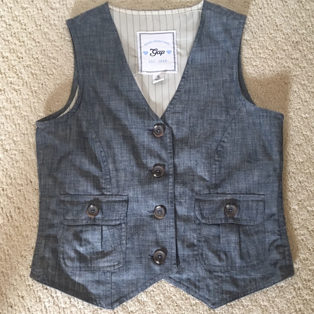 GAP vest new with tags.