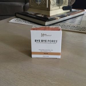 IT Cosmetics bye bye pores medium, brand new