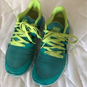 Nike free 5.0 running shoes size 7.5