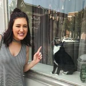 Meet your Posher, Mackenzie