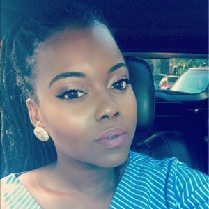 Meet your Posher, Roxanne