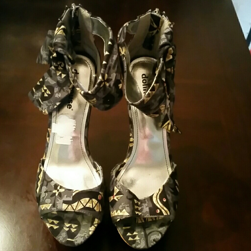 Dollhouse wedges