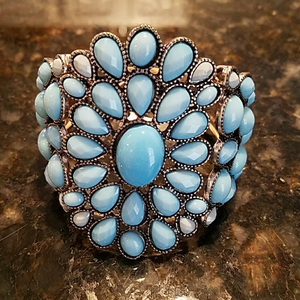 Charming Charlie Stretch Turquoise Bracelet