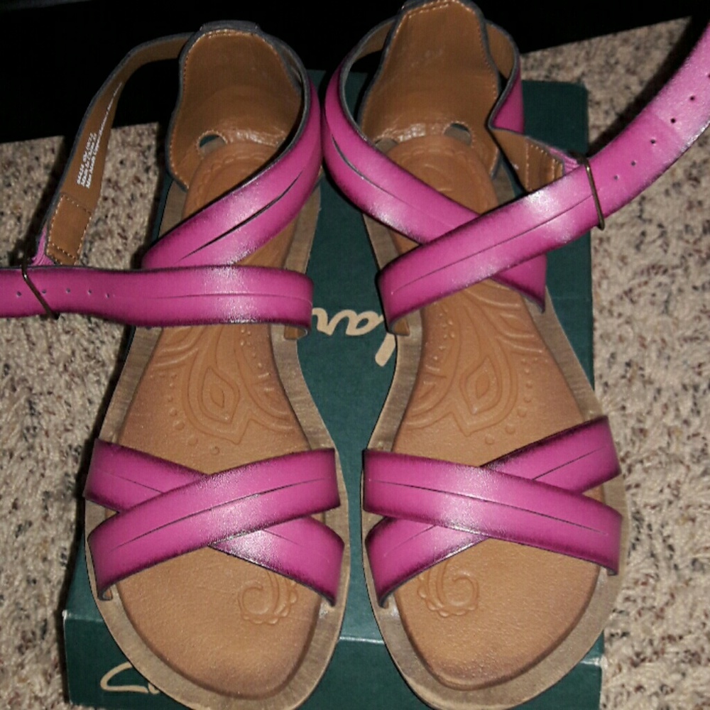 Clarks Billie Jazz Fuschia size 6M