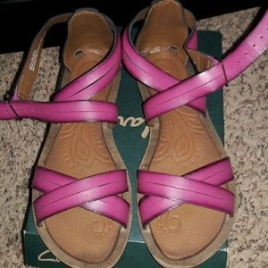Clarks Billie Jazz Fuschia size 6M
