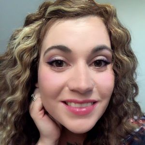 Meet your Posher, Shana
