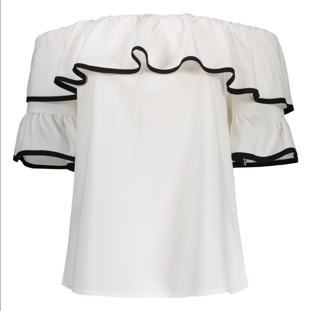 NEW Stylish off the shoulder top