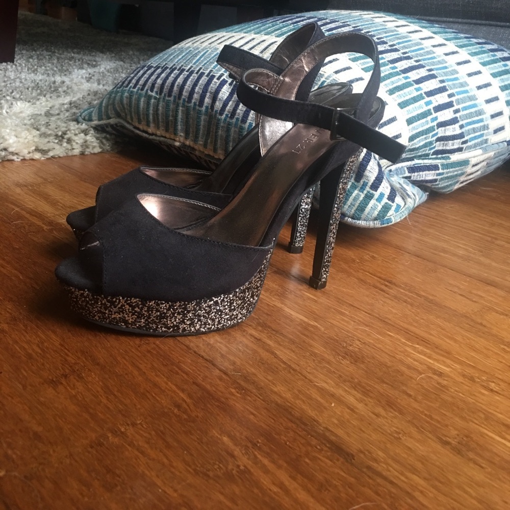 Sparkly black pumps