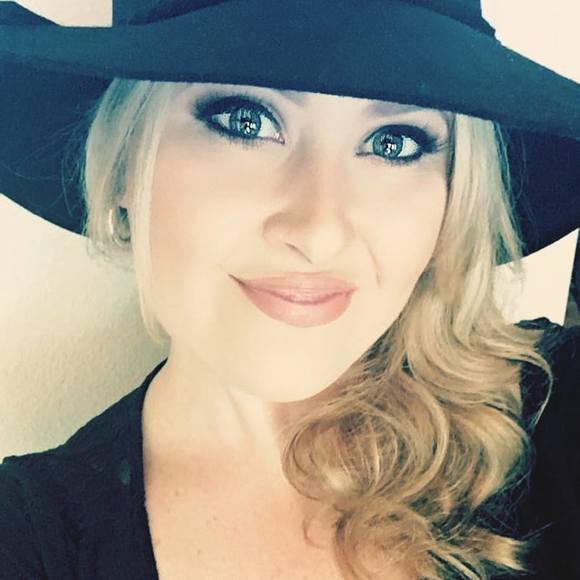 Meet your Posher, Leslie - Picture 1 of 1