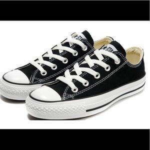 Black Converse Chuck Taylor Low Tops Women's 8