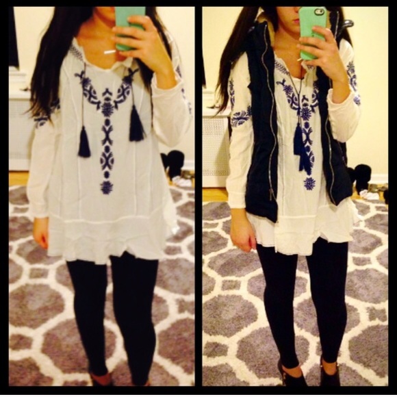 🛍ONLY ONE🛍 Summer White Embroidered Tunic Top - Picture 2 of 2