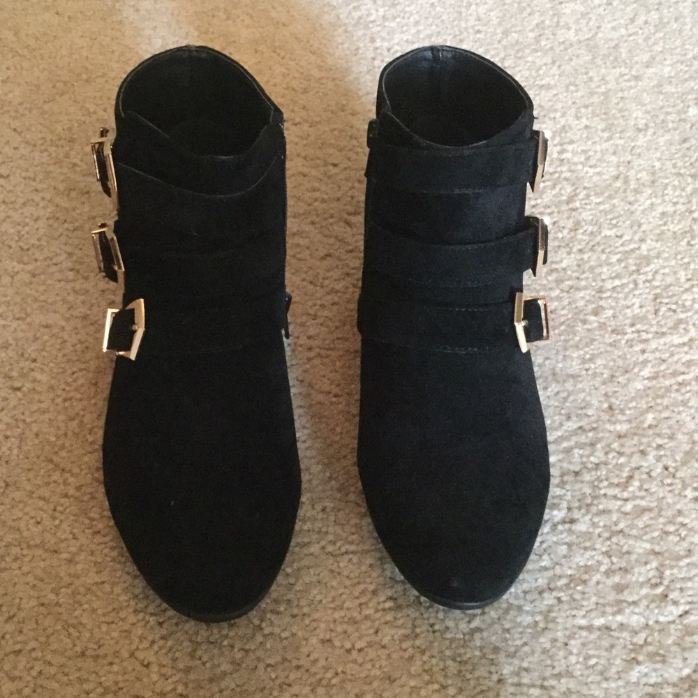 Her style Black ankle Boots NWOT
