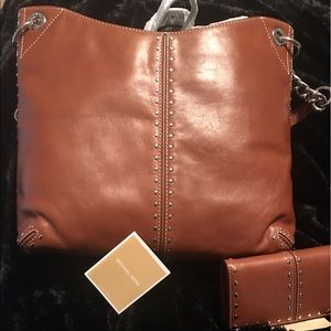 Brand new Michael Kor Leather purse