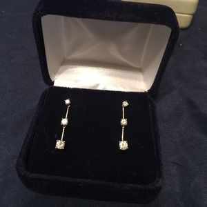 ✨NWT✨ Stunning Triple Drop Diamond Earrings
