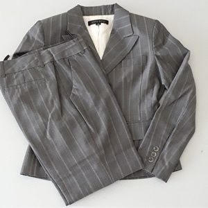 ANNE KLEIN SUIT SZ2P  w/ 6 tops 4  of 6 NWT 05105