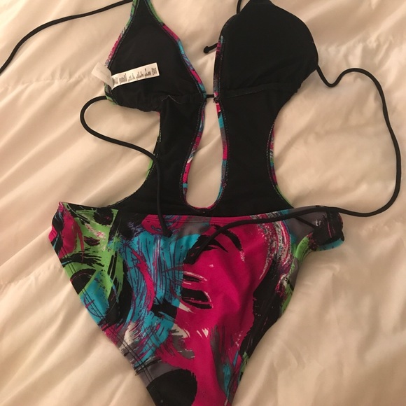 Sexy one piece swimsuit - Picture 2 of 3