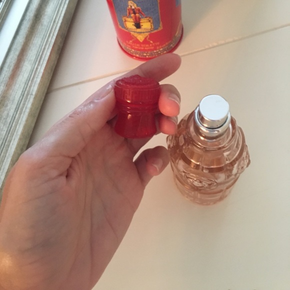 VERSACE Red Jeans Perfume (1/2 Bottle) - Picture 3 of 3