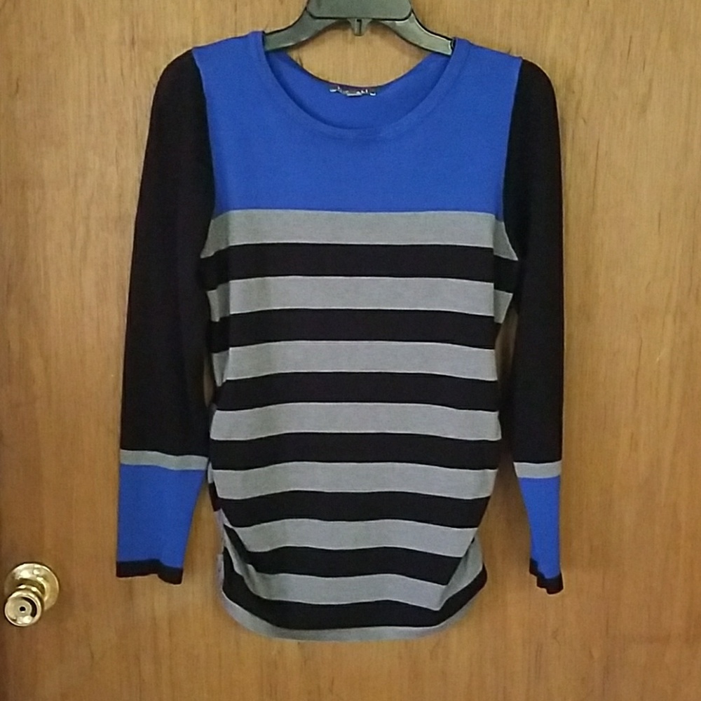 Light weight sweater
