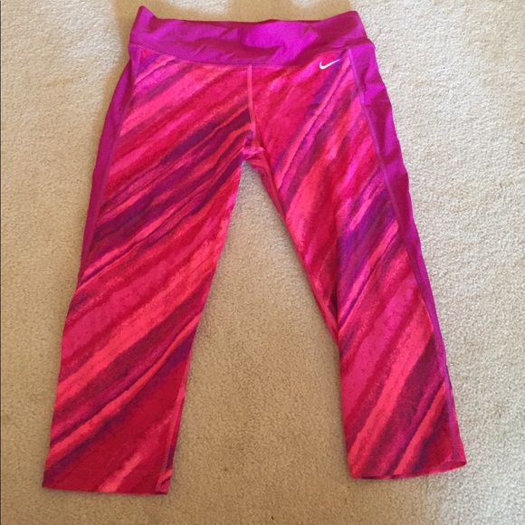 Nike Pants - Nike crop leggings