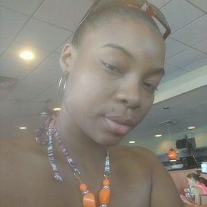 Meet your Posher, Carla