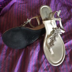 Sliver sandals with small heel