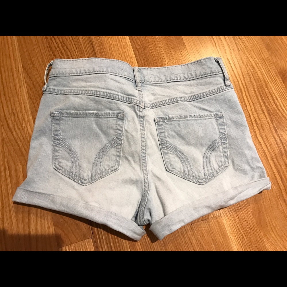 Highwaisted light wash cuffed shorts