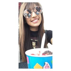 Meet your Posher, Vanessa