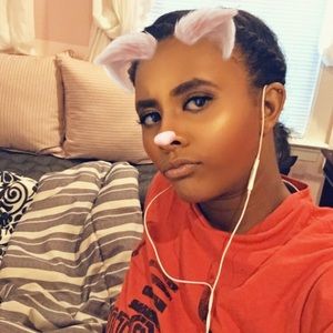 Meet your Posher, Dominique