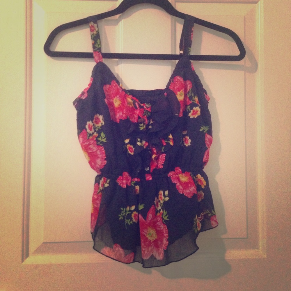 Like new Hollister top!