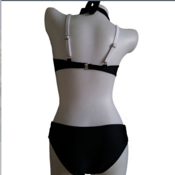 Bikini - Picture 2 of 3