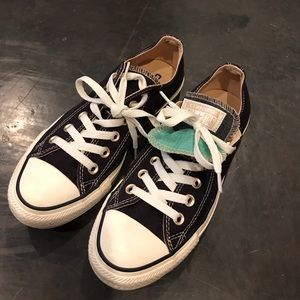 Black Low Rise Converse
