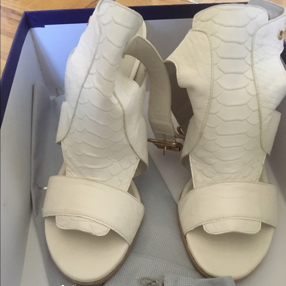 NEW NEVER WORN Stuart Weitzman block heels