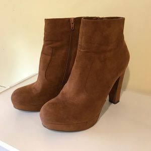Mossimo Chesnut Suede boots