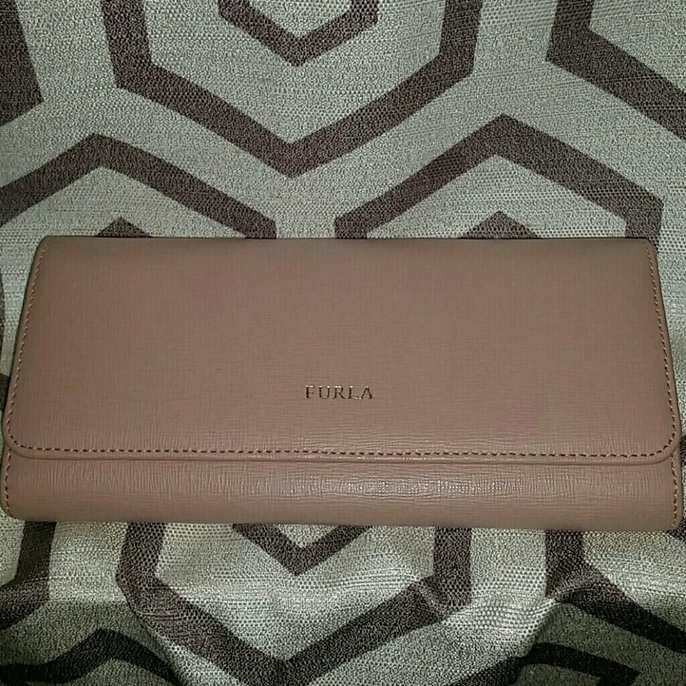 Authentic Furla Babylon Bifold wallet.